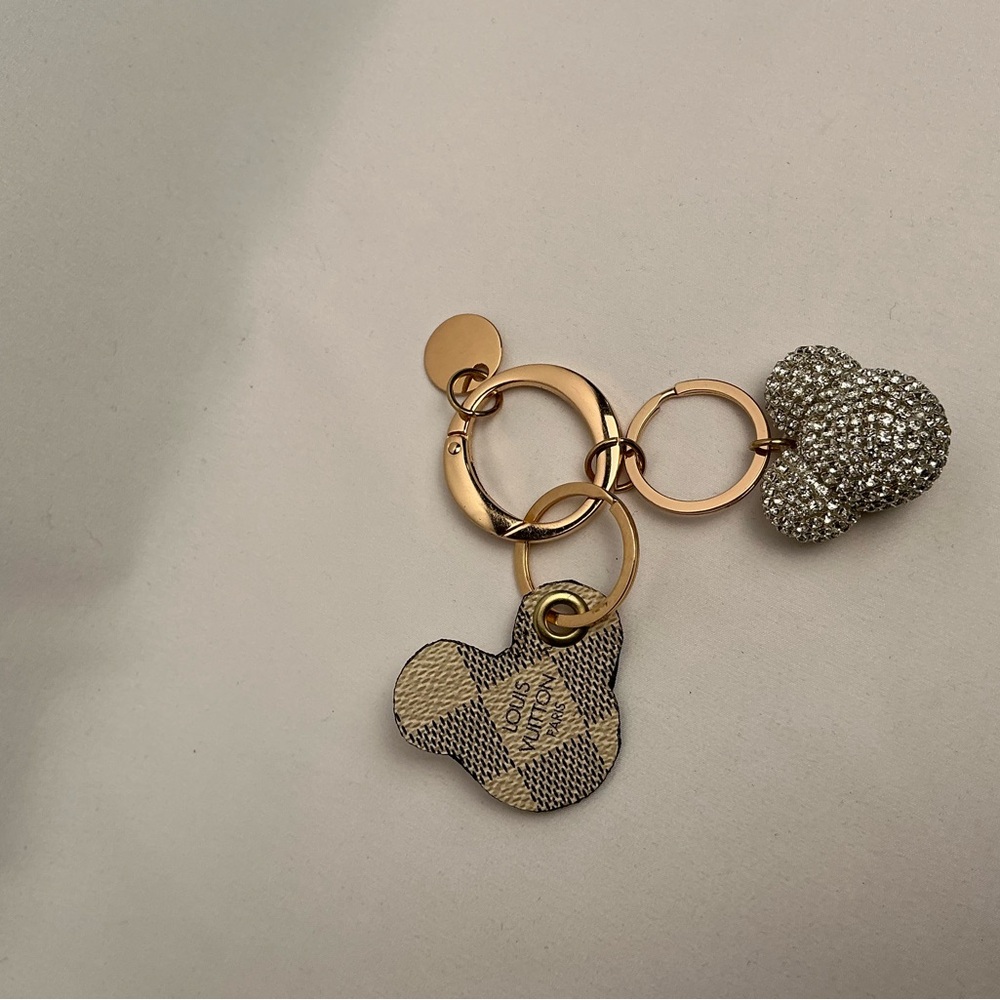 Louis Vuitton Damier Gold and Silver Keychain mouse - Picture 3 of 4